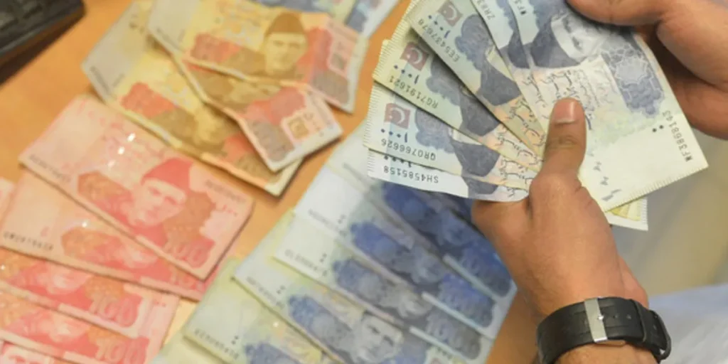 Salaried Class Pays Rs633bn in Taxes, Outpacing Exporters, Retailers and Real Estate